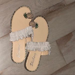 sandals. run a little small. they fit a size 9